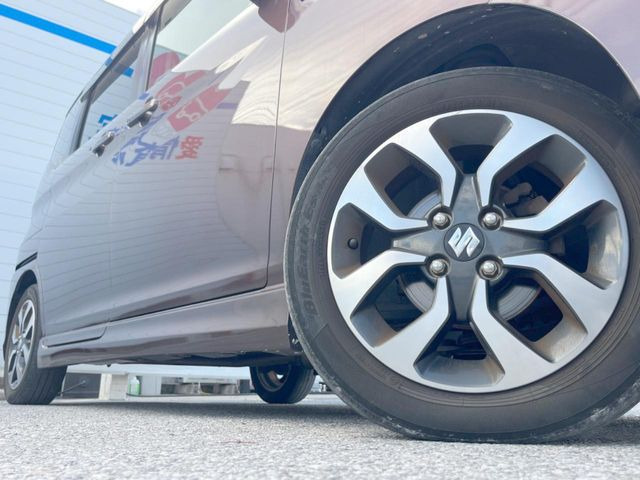 �y�����A���~�z�C�[���z�O�ςɃ}�b�`�����A���~�z�C�[���𑕒����Ă���܂��B�e��A���~�z�C�[����A�X�^�b�h���X�^�C�����戵�����Ă���܂��B���񂲑��k����������