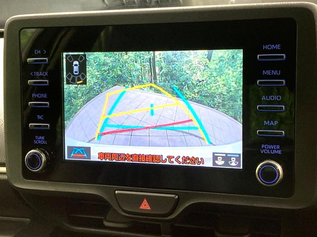 【バックカメラ】駐車時に後方がリアルタイム映像で確認できます。大型商業施設や立体駐車場での駐車時や、夜間のバック時に大活躍!運転スキルに関わらず、今や必須となった装備のひとつです!