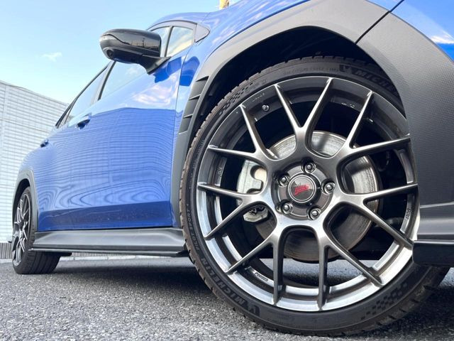 【純正19インチアルミホイール】外観にマッチした純正アルミホイールを装着しております。各種社外アルミホイールや、スタッドレスタイヤも取扱いしております。是非ご相談ください♪