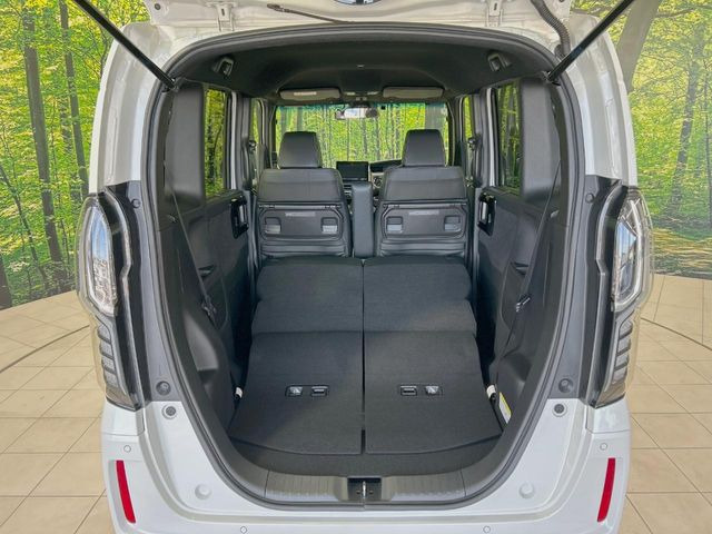 ���i�̂���������ʋ΁A���}���ɏ\���ȉ׎��X�y�[�X���m�ۂ��Ă���܂��B�Z�J���h�V�[�g��|���ƁA�傫�ȉו��̐ύڂ��\�ł���