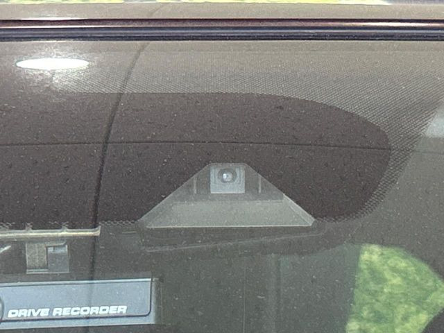 �y�G�}�[�W�F���V�[�u���[�L�z���s���ɑO���̎ԗ�����F�����A�Փ˂������Ȏ��͌x��ƃu���[�L�ŏՓˉ���Ɣ�Q�y�����A�V�X�g�B�����S�Ƀh���C�u�����y���݂��������܂��B