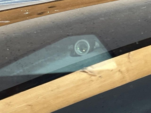 【スマートブレーキサポート】走行中に前方の車両等を認識し、衝突しそうな時は警報とブレーキで衝突回避と被害軽減をアシスト。より安全にドライブをお楽しみいただけます。