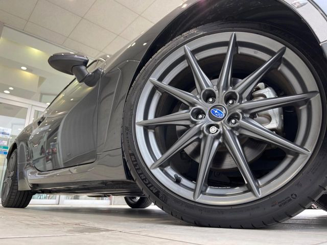 �y����18�C���`�A���~�z�C�[���z�O�ςɃ}�b�`���������A���~�z�C�[���𑕒����Ă���܂��B�e��ЊO�A���~�z�C�[����A�X�^�b�h���X�^�C�����戵�����Ă���܂��B���񂲑��k����������