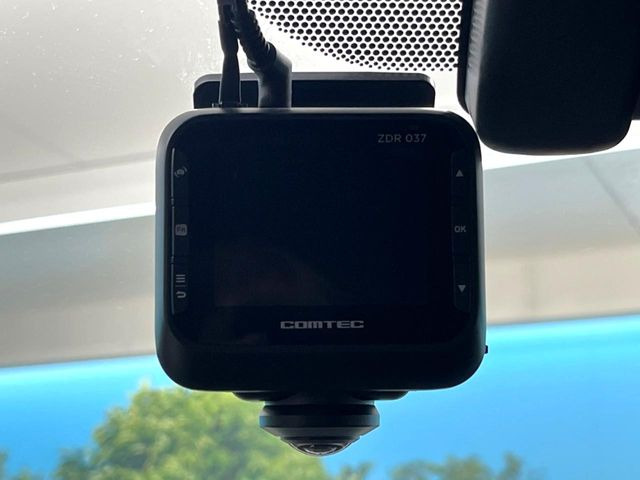 【360°ドライブレコーダー】安心・安全なカーライフに必須のドライブレコーダーを装備!走行中はもちろん、あおり運転や事故に遭遇した際の状況も映像で記録し、万一のリスクに備えます。