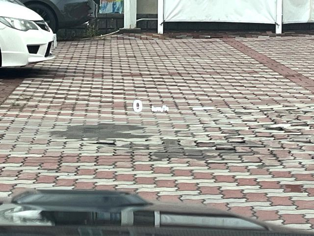 �y�J���[�w�b�h�A�b�v�f�B�X�v���C�z���݂̑��x�⑖�s�����f�W�^���\���ŉ^�]�ȑO���̃K���X�ɓ��e!�J���[�t���Ŏ��F���������A�^�]���ڐ������炳���K�v�ȏ����m�F�ł���̂łƂ��Ă��֗��ň��S!