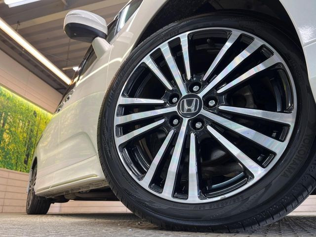 【純正18インチアルミホイール】外観にマッチした純正アルミホイールを装着しております。各種社外アルミホイールや、スタッドレスタイヤも取扱いしております。是非ご相談ください♪