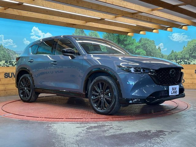 高透明度のガラス皮膜で撥水はもちろん、上質なツヤ・光沢を実現。紫外線や酸性雨から大切な愛車を保護し、色あせ・劣化を防止。「弾スプラッシュコート」、「弾プリミッサコート」からお選びいただけます。