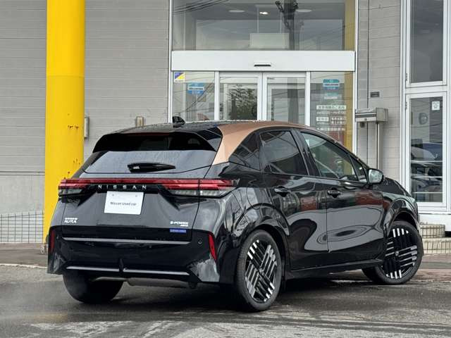 ノートオーラ1.2 G FOUR レザーエディション 4WD