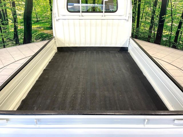 積み下ろしのしやすいデッキにはたっぷりと荷物を積み込んでいただけます。遊びから仕事まで、様々なシーンで頼れます♪