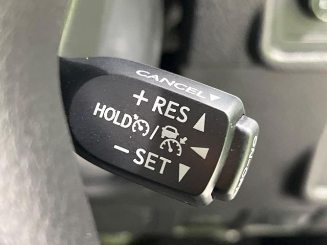 【レーダークルーズコントロール】高速道路での長距離走行が楽に!!自動で速度を保つクルーズコントロールが、衝突軽減システムと連携し、前方の車両を感知して車間を保つように速度調節してくれます!!