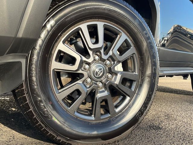 �y����18�C���`�A���~�z�C�[���z�O�ςɃ}�b�`���������A���~�z�C�[���𑕒����Ă���܂��B�e��ЊO�A���~�z�C�[����A�X�^�b�h���X�^�C�����戵�����Ă���܂��B���񂲑��k����������