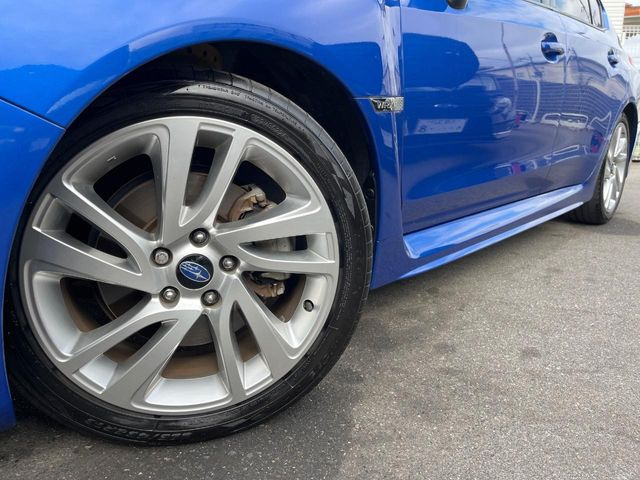 【純正18インチアルミホイール】外観にマッチした純正アルミホイールを装着しております。各種社外アルミホイールや、スタッドレスタイヤも取扱いしております。是非ご相談ください♪