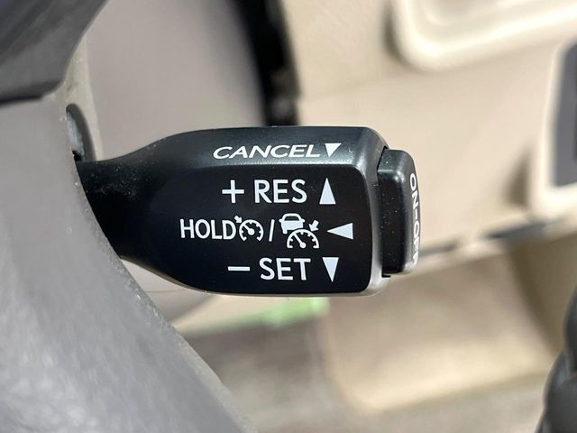 【レーダークルーズコントロール】高速道路での長距離走行が楽に!!自動で速度を保つクルーズコントロールが、衝突軽減システムと連携し、前方の車両を感知して車間を保つように速度調節してくれます!!