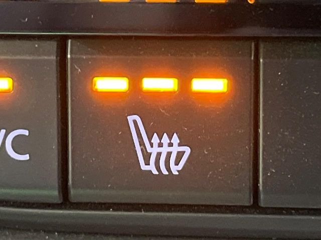 【シートヒーター】寒い日に重宝するシートヒーター!エアコンより早く温まってくれるので寒がりの人も安心ですね♪エアコンの温風は乾燥するから苦手、という方にもをおすすめです。