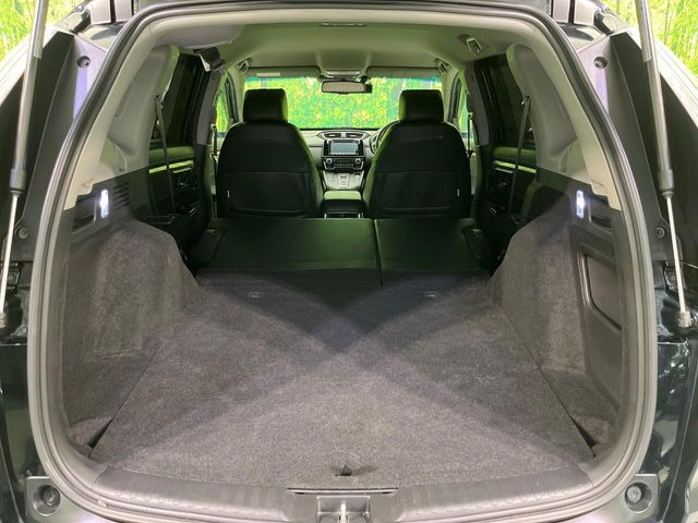 後席を格納すると、これだけの広さが!シーンに合わせたシートアレンジで、大きな荷物も積むことが出来ます♪