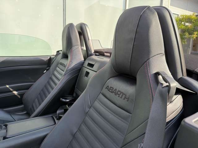 アバルト124スパイダー1.4