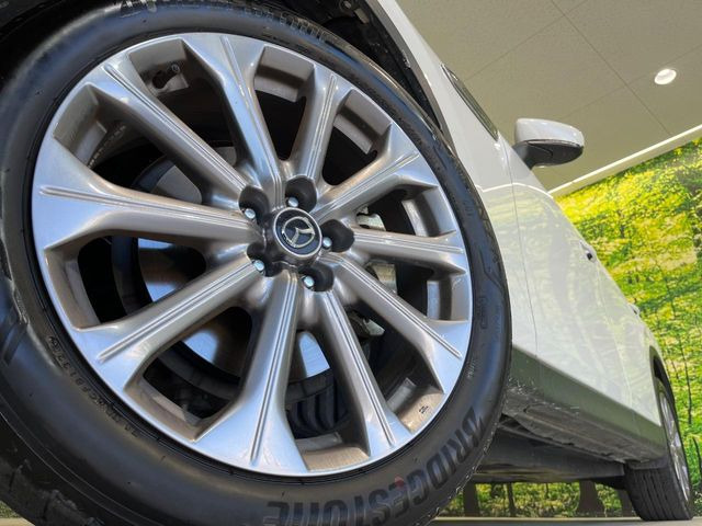 【純正20インチアルミホイール】外観にマッチした純正アルミホイールを装着しております。各種社外アルミホイールや、スタッドレスタイヤも取扱いしております。是非ご相談ください♪