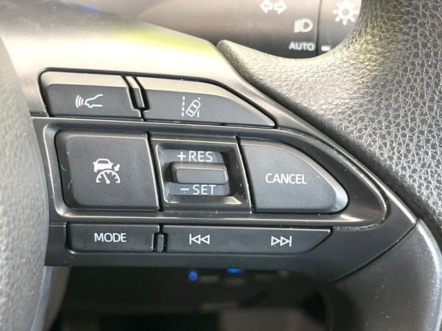 【レーダークルーズコントロール】高速道路での長距離走行が楽に!!自動で速度を保つクルーズコントロールが、衝突軽減システムと連携し、前方の車両を感知して車間を保つように速度調節してくれます!!