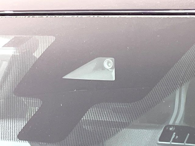 �y�C���e���W�F���g�G�}�[�W�F���V�[�u���[�L�z�t�����g�J�����őO���̎ԗ�����s�҂����m�B�Փ˂������Ȏ��͏Փ˔�Q�y���u���[�L���쓮�A�Փˉ�����T�|�[�g�B�����S�Ƀh���C�u�����y���݂��������܂��B