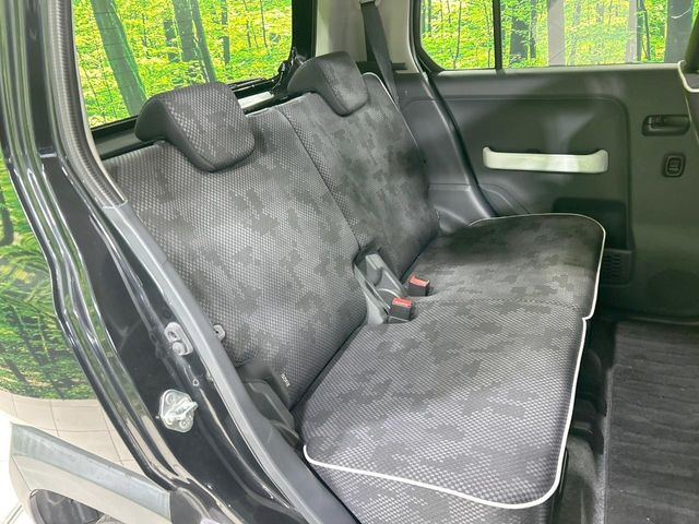 後部座席も気になるようなキズ・汚れやへたり等、大きなダメージはなく、良好な状態です。