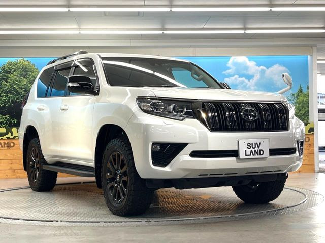 高透明度のガラス皮膜で撥水はもちろん、上質なツヤ・光沢を実現。紫外線や酸性雨から大切な愛車を保護し、色あせ・劣化を防止。「弾スプラッシュコート」、「弾プリミッサコート」からお選びいただけます。