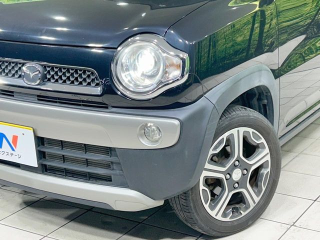 【HIDヘッドライト】非常に明るく前方を照らしてくれるので、悪天候や夜間の走行時も視界良好で安心してお乗りいただけます。