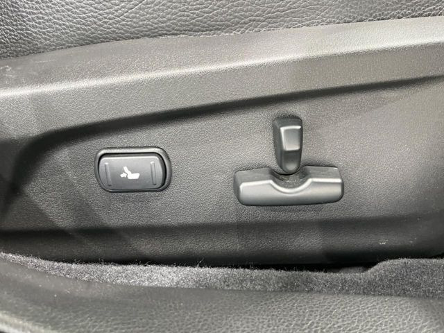 【パワーシート】スイッチ一つで簡単にシートの微調整が可能!電動だから力もいりません!快適なシートポジションにセットして、快適なドライブをお楽しみください。