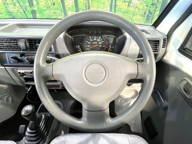 ステアリングも使用感が少なく、きれいな状態となっております♪