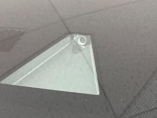 �y�X�}�[�g�u���[�L�T�|�[�g�z���s���ɑO���̎ԗ�����F�����A�Փ˂������Ȏ��͌x��ƃu���[�L�ŏՓˉ���Ɣ�Q�y�����A�V�X�g�B�����S�Ƀh���C�u�����y���݂��������܂��B