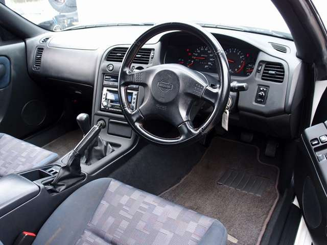 �������Y��Ƀ��[���N���[�j���O�ς݂ƂȂ�܂��B���΂��̌��ȏL����F���܂̏L����������܂���B����]�ɉ�����RECARO���Ȃǂ̃X�|�[�c�V�[�g�ɕύX���\�ł��B���C�y�ɂ����k�������܂�