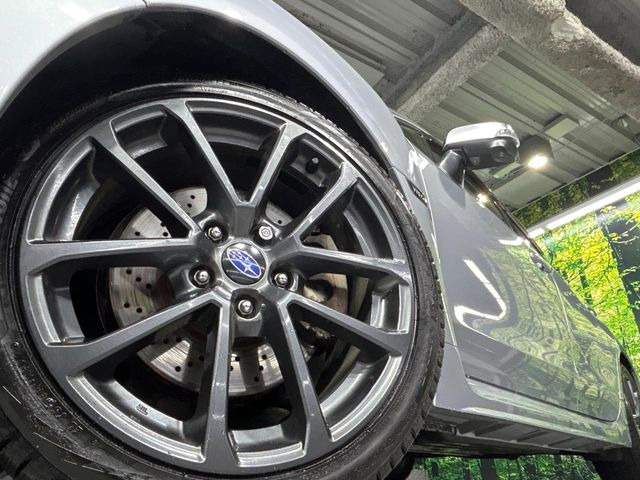 �y����18�C���`�A���~�z�C�[���z�O�ςɃ}�b�`���������A���~�z�C�[���𑕒����Ă���܂��B�e��ЊO�A���~�z�C�[����A�X�^�b�h���X�^�C�����戵�����Ă���܂��B���񂲑��k����������