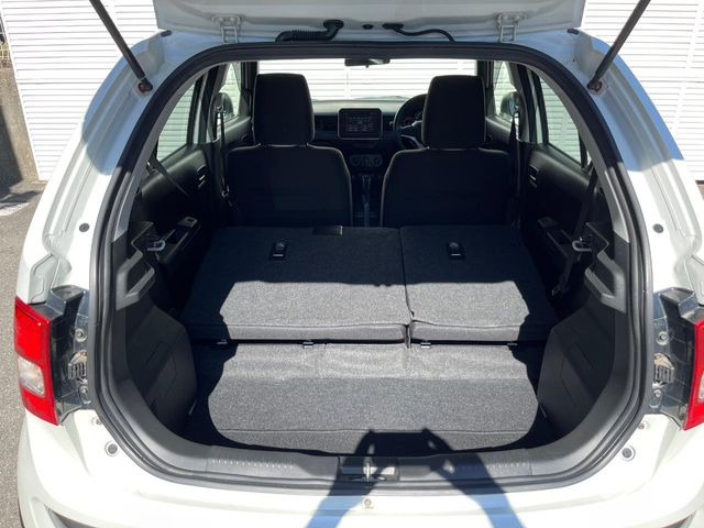 普段のお買い物や通勤、送迎等に十分な荷室スペースを確保しております。セカンドシートを倒すと、大きな荷物の積載も可能です♪