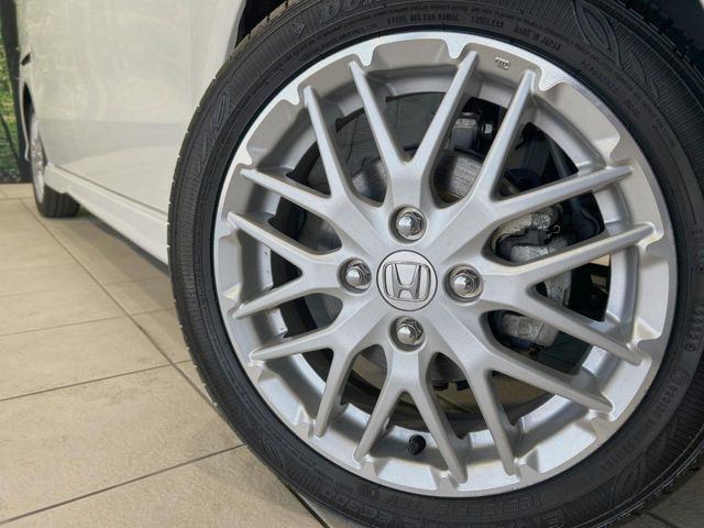 �y����15�C���`�A���~�z�C�[���z�O�ςɃ}�b�`���������A���~�z�C�[���𑕒����Ă���܂��B�e��ЊO�A���~�z�C�[����A�X�^�b�h���X�^�C�����戵�����Ă���܂��B���񂲑��k����������