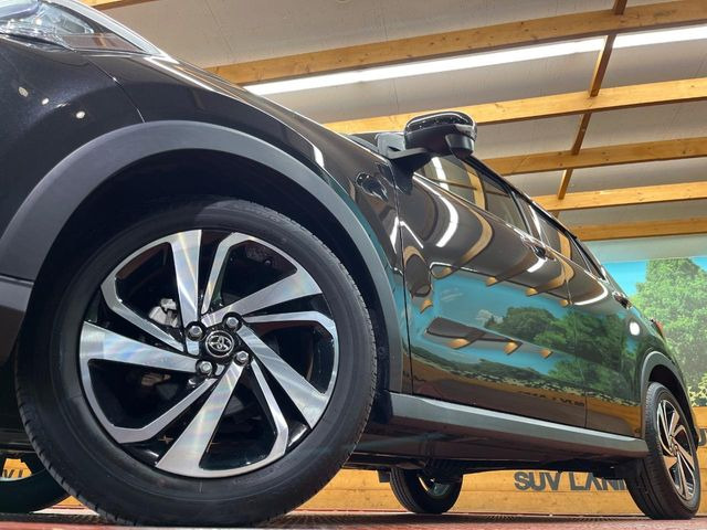 �y�O���[�h��p����17�C���`�A���~�z�C�[���z�f�U�C�����̍��������A���~�z�C�[���𑕒����Ă���܂��B�e��ЊO�A���~�z�C�[����A�X�^�b�h���X�^�C�����戵�����Ă���܂��B���񂲑��k����������