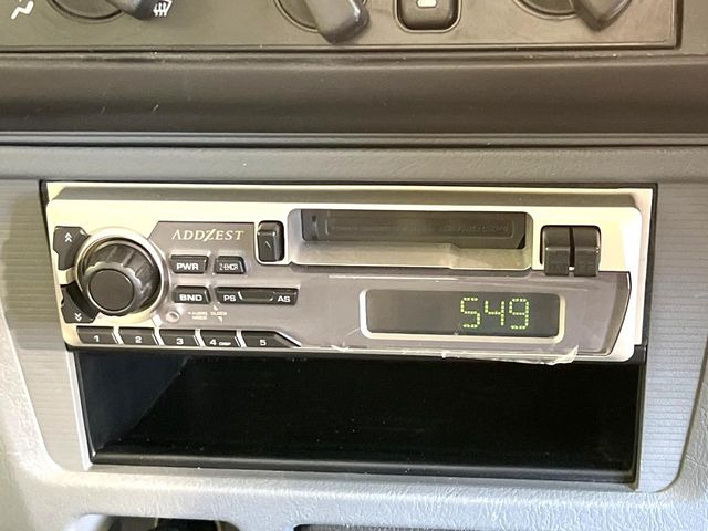 お好きな音楽を車内でお楽しみいただけます♪スピーカー交換・ウーハー追加などの音質向上や、最新ナビ・後席モニター等の取り付けも是非ご相談ください!