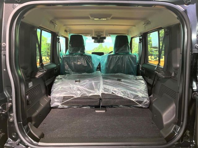 ���i�̂���������ʋ΁A���}���ɏ\���ȉ׎��X�y�[�X���m�ۂ��Ă���܂��B�Z�J���h�V�[�g��|���ƁA�傫�ȉו��̐ύڂ��\�ł���