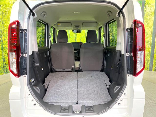 ���i�̂���������ʋ΁A���}���ɏ\���ȉ׎��X�y�[�X���m�ۂ��Ă���܂��B�Z�J���h�V�[�g��|���ƁA�傫�ȉו��̐ύڂ��\�ł���