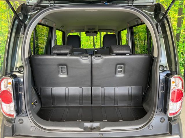 ���i�̂���������ʋ΁A���}���ɏ\���ȉ׎��X�y�[�X���m�ۂ��Ă���܂��B�Z�J���h�V�[�g��|���ƁA�傫�ȉו��̐ύڂ��\�ł���