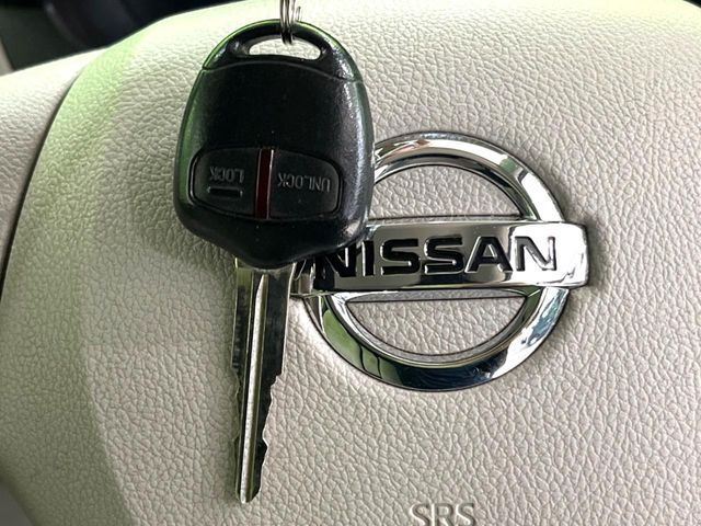 【キーレス】少し離れた場所からでもボタン一つでドアの開錠・施錠ができるのでとっても便利!ドアの鍵穴周りに傷をつけることもありません♪