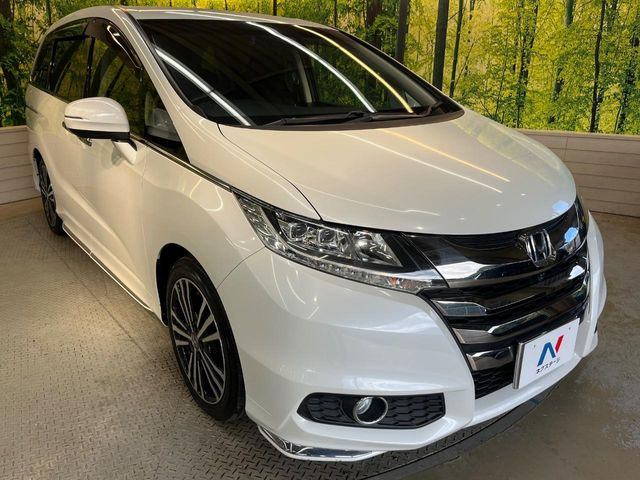 高透明度のガラス皮膜で撥水はもちろん、上質なツヤ・光沢を実現。紫外線や酸性雨から大切な愛車を保護し、色あせ・劣化を防止。「弾スプラッシュコート」、「弾プリミッサコート」からお選びいただけます。