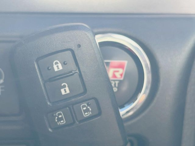 �y�X�}�[�g�L�[�z�J�o����|�P�b�g�ɓ��ꂽ�܂܂ł��h�A�̎{���E�������\�ȃX�}�[�g�L�[�𑕔��B�G���W���̃I���E�I�t�����J�M�����o���K�v����������Ƃ��Ă��֗��ł���