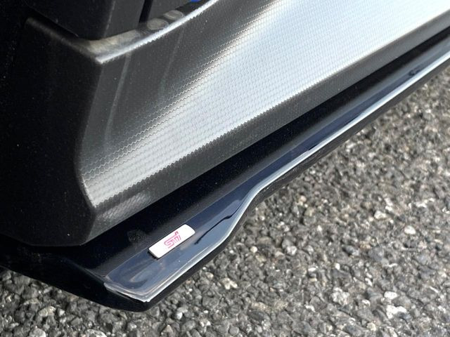 【STIエアロ】人気のSTIエアロを装備!クルマの外観がよりスタイリッシュになり、街中で存在感あふれる1台に♪将来買い替える時にもリセールに影響しやすく、価値ある人気の装備です!