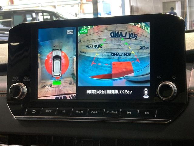 【マルチアラウンドモニター】専用のカメラにより、上から見下ろしたような視点で360度クルマの周囲を確認することができます☆死角部分も確認しやすく、狭い場所での切り返しや駐車もスムーズに行えます。