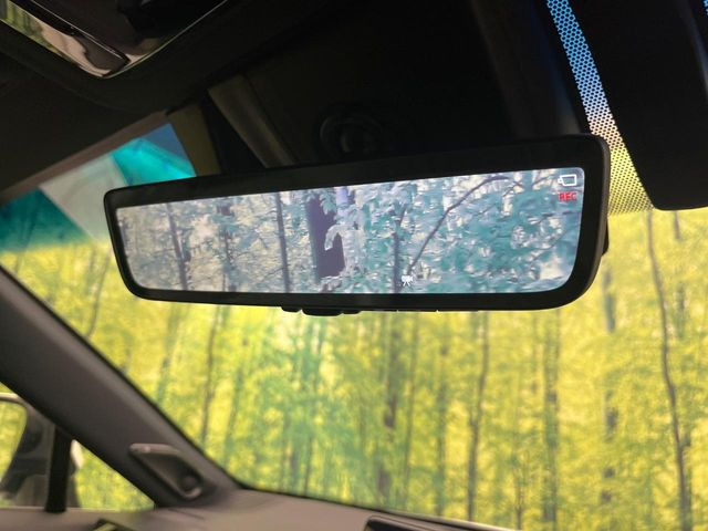 【デジタルインナーミラー】後席の大きな荷物や同乗者で後方が確認しづらい時でも安心!カメラが撮影した車両後方の映像をルームミラー内に表示。クリアな視界で状況の確認が可能です!