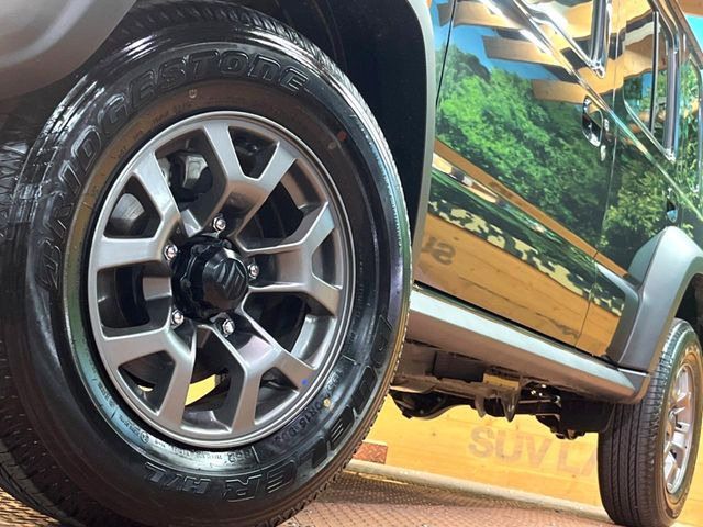 �y����15�C���`�A���~�z�C�[���z�O�ςɃ}�b�`���������A���~�z�C�[���𑕒����Ă���܂��B�e��ЊO�A���~�z�C�[����A�X�^�b�h���X�^�C�����戵�����Ă���܂��B���񂲑��k����������