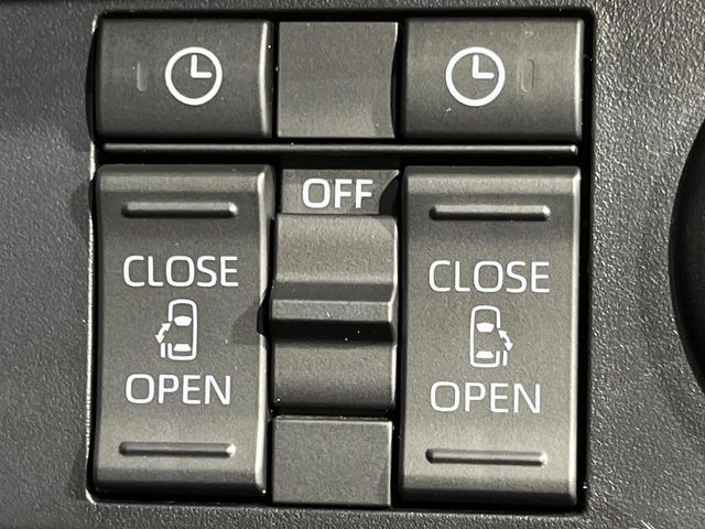 【両側パワースライドドア】スマートキーや運転席のスイッチで後席両側スライドドアの開閉が可能♪電動だから力を入れてドアを開ける必要が無く、小さなお子様でも簡単に開け閉めでき快適です♪