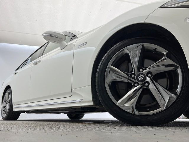 �y����18�C���`�A���~�z�C�[���z�O�ςɃ}�b�`���������A���~�z�C�[���𑕒����Ă���܂��B�e��ЊO�A���~�z�C�[����A�X�^�b�h���X�^�C�����戵�����Ă���܂��B���񂲑��k����������