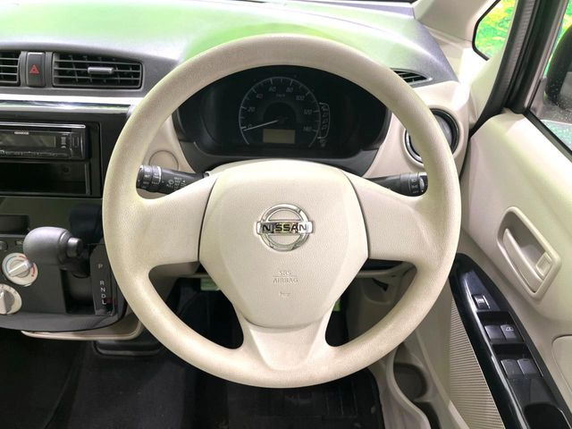 インテリアに合わせたデザインのステアリングは、運転される方のことも考え、運転しやすい形状、大きさです。是非一度、実際に触ってお確かめください。