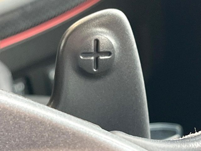 ●ステアリングパドルシフト:クイックなシフト操作が可能!レスポンスが高く、あなたのギア変則にしっかりとついてきてくれます!お車と一体となれる装備です。