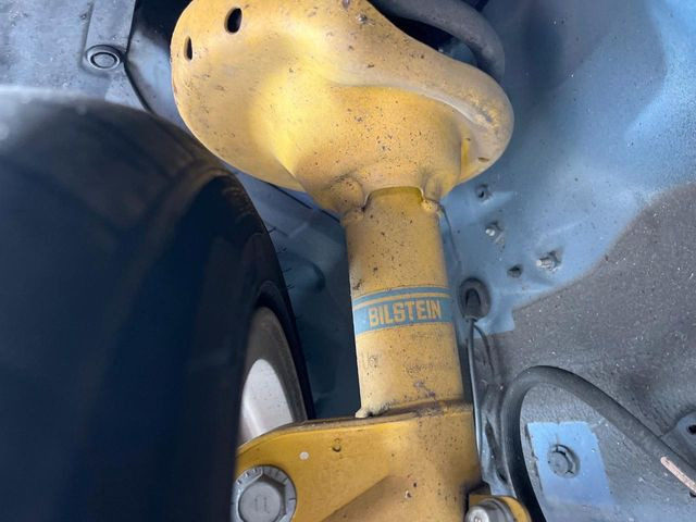 【ビルシュタイン製ダンパー】高速走行時の車両安定性を向上させてくれる人気の装備。街乗りの乗り心地も犠牲にせず、スポーティな走行をお楽しみいただけます♪